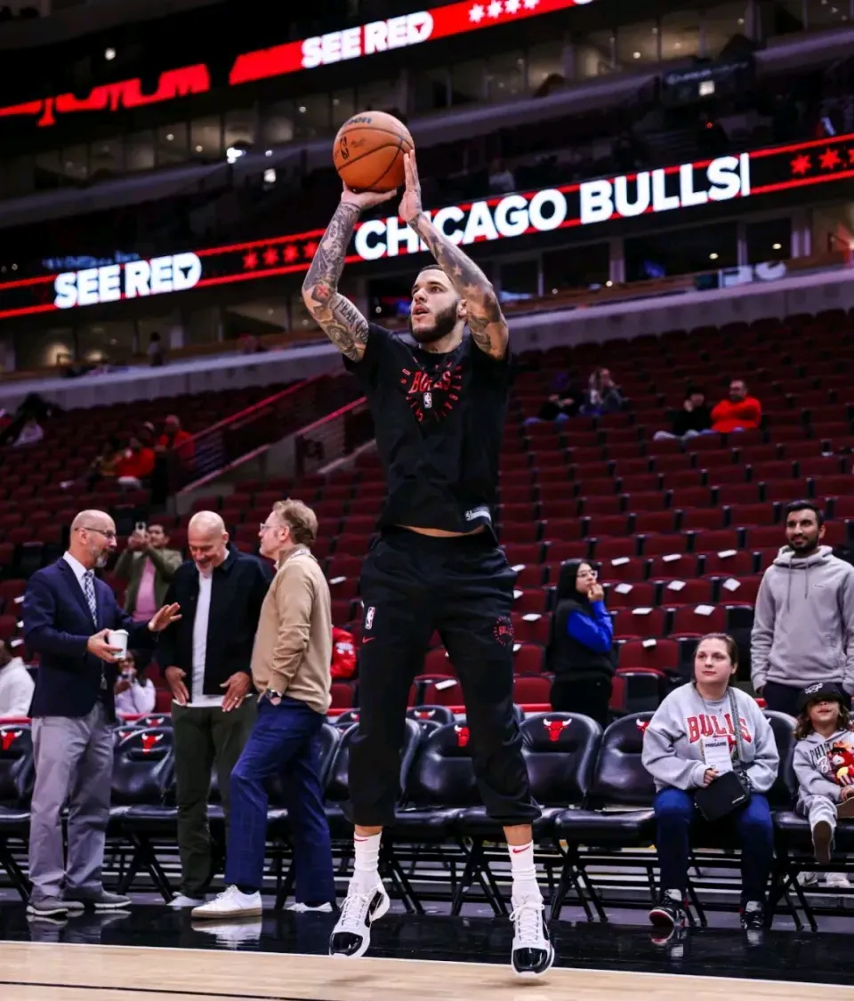 步行者力克灰熊，利拉德惊艳四座