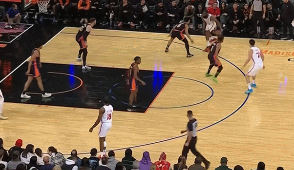 青岛队完胜76人，米切尔状态火热