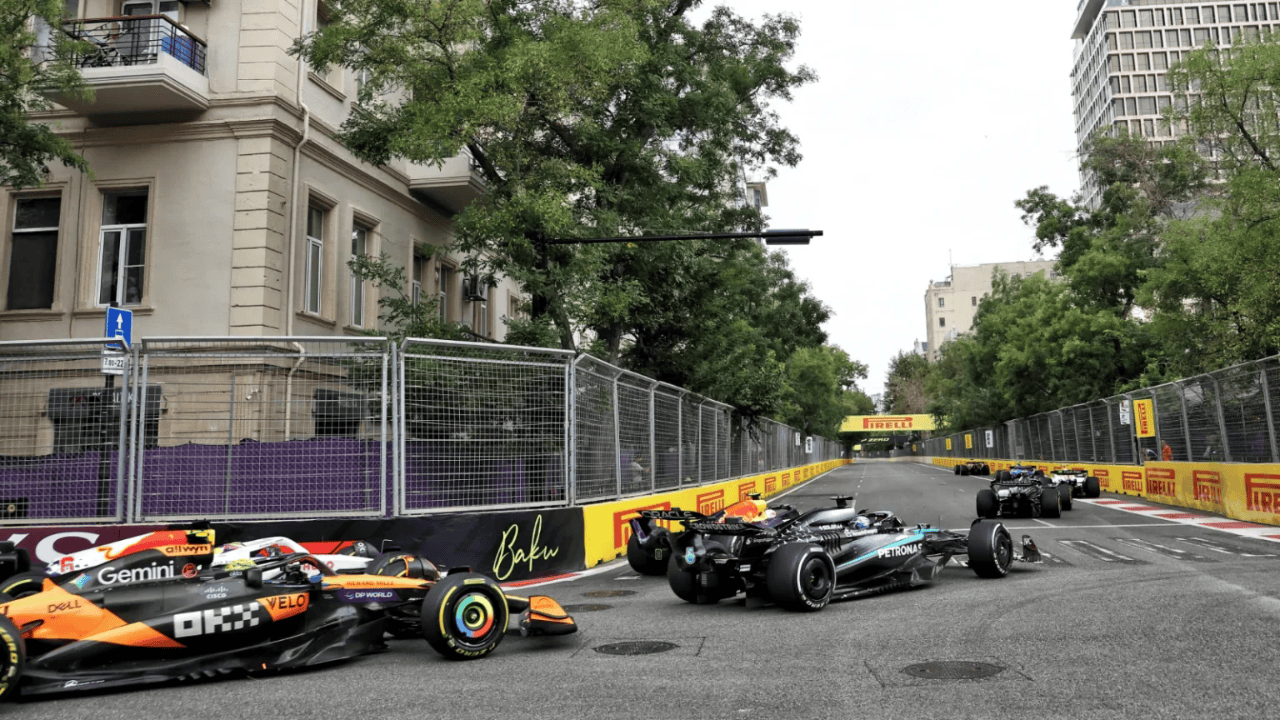 迈凯伦鏖战索伯车队，汉密尔顿扛起全队