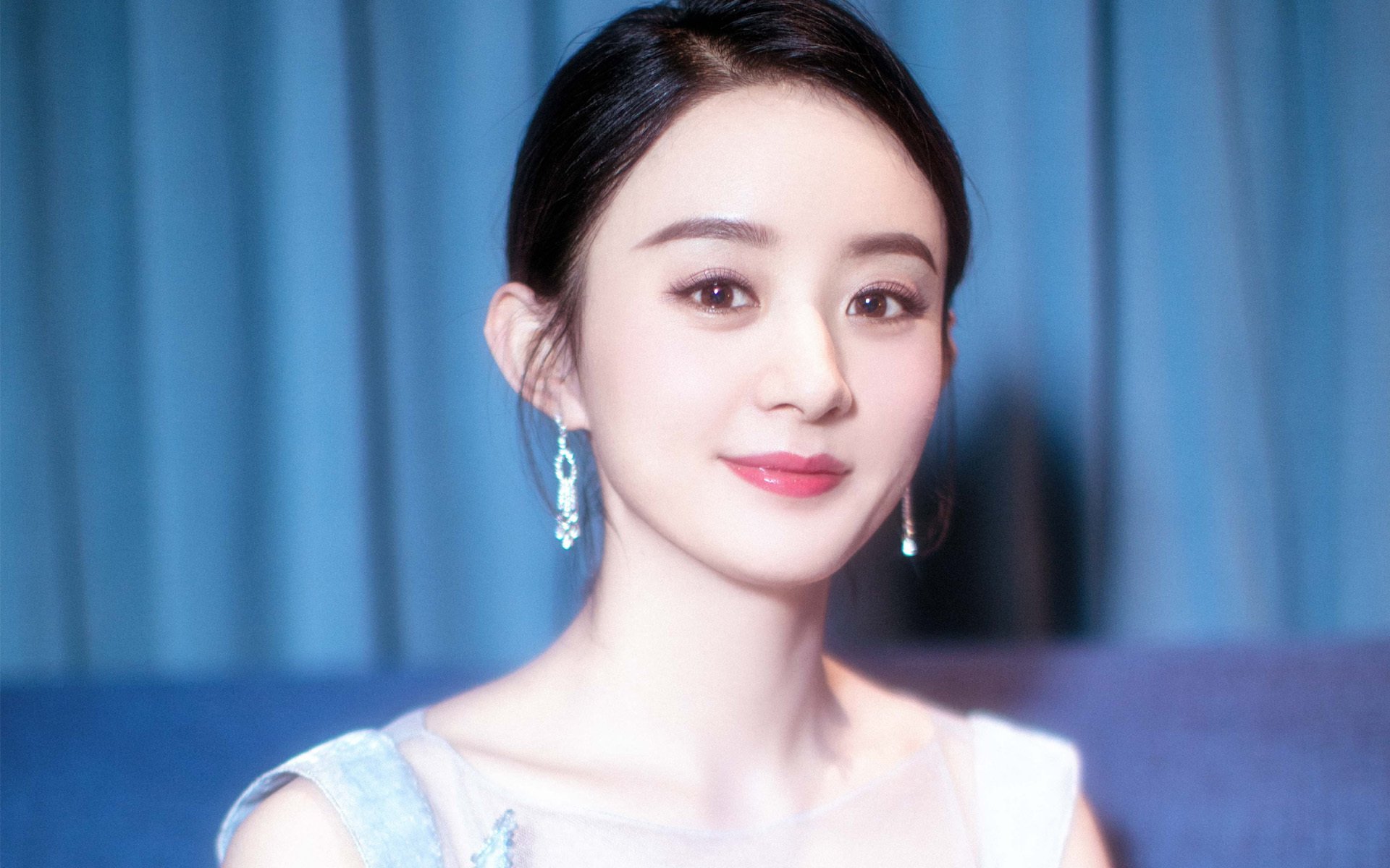 开云体育平台APP-蓝色龙卷风掀翻郁金香！亚洲中卫导演史诗逆转，金玟哉让世界忘记范迪克
